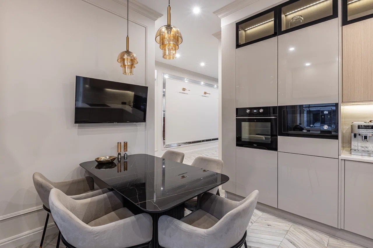 Light & Refined Interior — view 2
