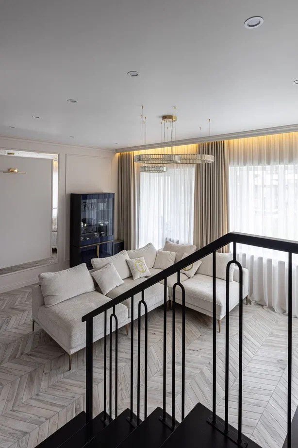 Light & Refined Interior — view 4